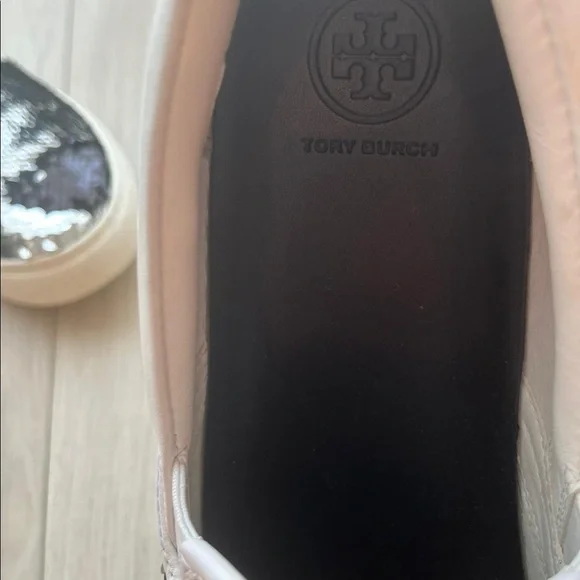 Tory Burch sneakers barely used only used 2 Times  super comfortable sneakers - Picture 3 of 4